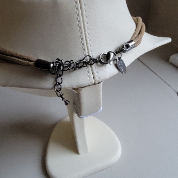 Shell necklace with beadwork and leather rope necklace - Picture 3 of 3